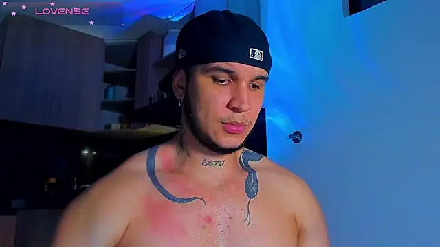 Snapshot of austinoficial chatting on 1, 5, 2026 austinoficial online show from 1, 5, 2026