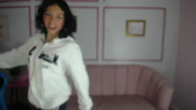 zoe ch  online show from 19, 3, 2025