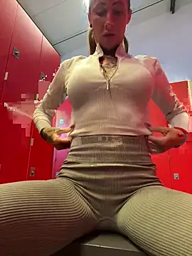 Black sweet Rose online show from 13, 2, 2025