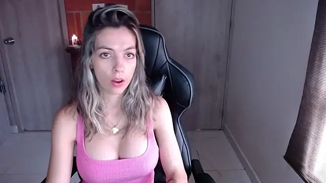 Princezzlove3 online show from 31, 1, 2025