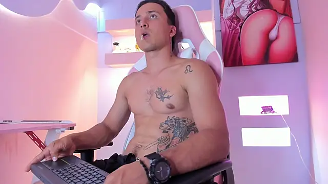 Snapshot of BrandonColee chatting on 11, 1, 2025 BrandonColee online show from 11, 1, 2025