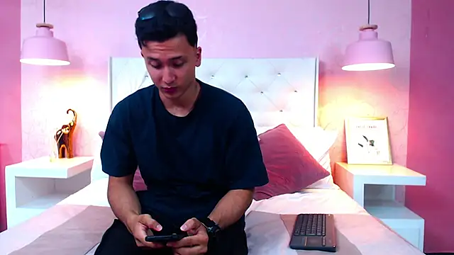 Snapshot of BrandonColee chatting on 18, 1, 2025 BrandonColee online show from 18, 1, 2025