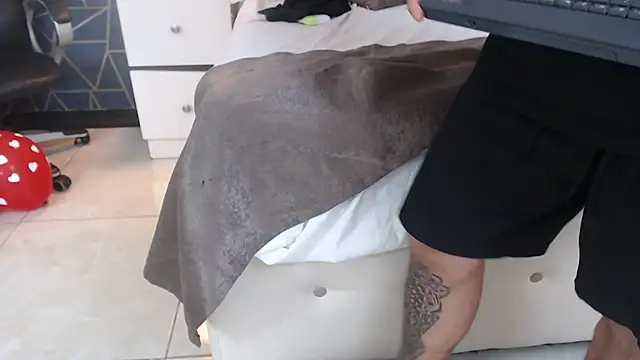 Snapshot of BrandonColee chatting on 21, 2, 2025 BrandonColee online show from 21, 2, 2025