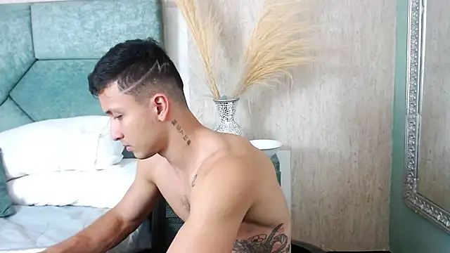 Snapshot of BrandonColee chatting on 22, 2, 2025 BrandonColee online show from 22, 2, 2025