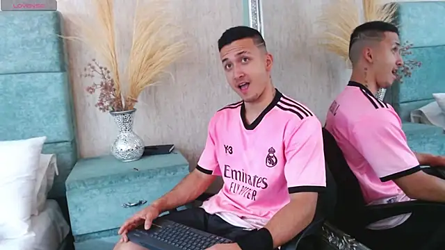 Snapshot of BrandonColee chatting on 4, 3, 2025 BrandonColee online show from 4, 3, 2025