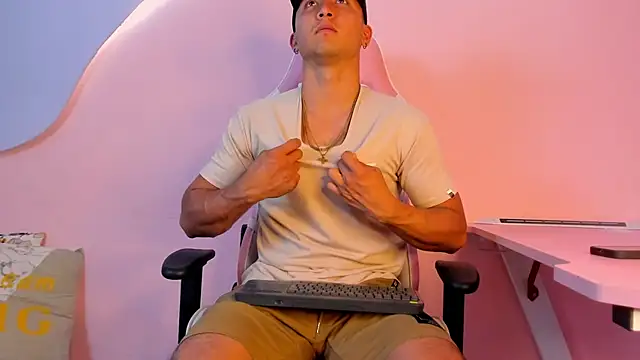 Snapshot of BrandonColee chatting on 10, 1, 2026 BrandonColee online show from 10, 1, 2026