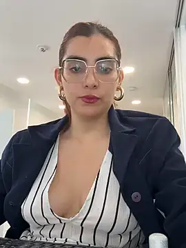 Snapshot of MartinaSooler chatting on 14, 2, 2025 MartinaSooler online show from 14, 2, 2025