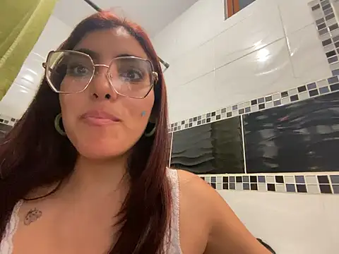 Snapshot of MartinaSooler chatting on 4, 3, 2025 MartinaSooler online show from 4, 3, 2025
