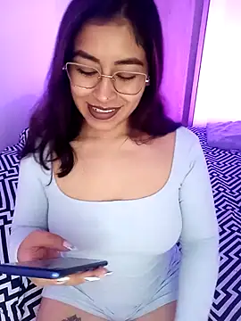 Snapshot of AnonymousGirl chatting on 7, 5, 2026 AnonymousGirl online show from 7, 5, 2026