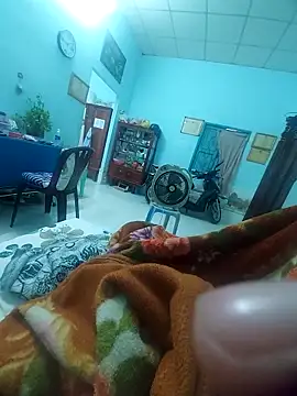 KisSsu online show from 4, 12, 2025