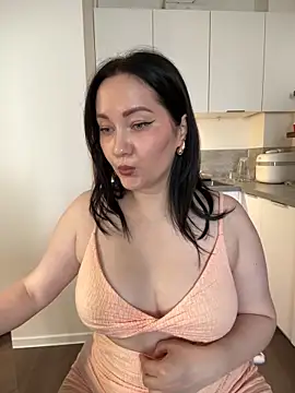 Snapshot of Kiss_My_Body chatting on 10, 5, 2026 Kiss My Body online show from 10, 5, 2026