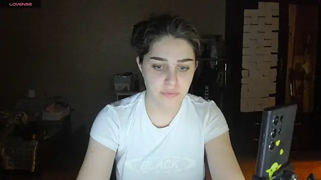Snapshot of _Roselina_ chatting on 6, 7, 2026 Roselina online show from 6, 7, 2026