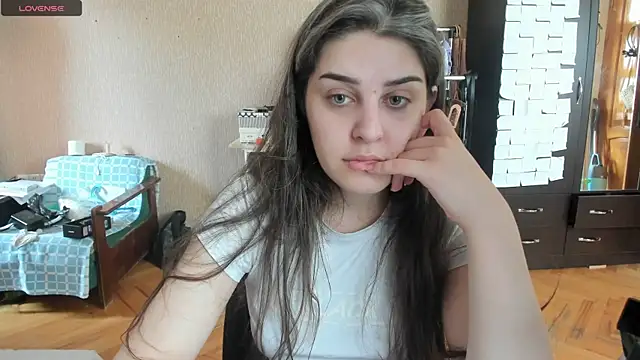 Snapshot of _Roselina_ chatting on 7, 7, 2026 Roselina online show from 7, 7, 2026