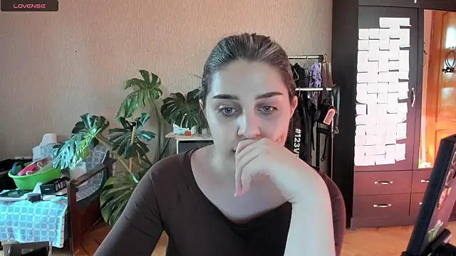 Snapshot of _Roselina_ chatting on 23, 7, 2026 Roselina online show from 23, 7, 2026