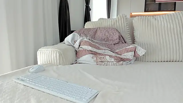 Snapshot of Saradiamond1 chatting on 21, 9, 2025 Saradiamond1 online show from 21, 9, 2025