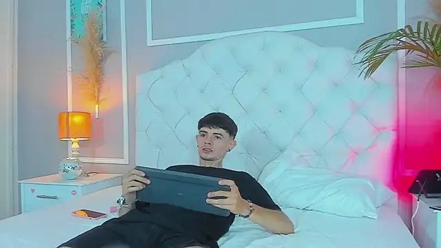 Snapshot of connor_and_angel chatting on 22, 3, 2025 connor and angel online show from 22, 3, 2025