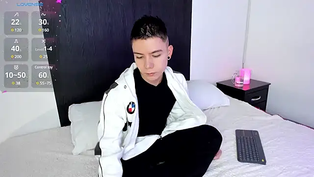 alanblack1 online show from 30, 1, 2025