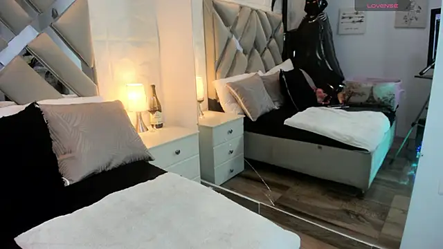 raquell moore online show from 27, 10, 2025