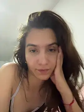 Bella still online show from 3, 4, 2026