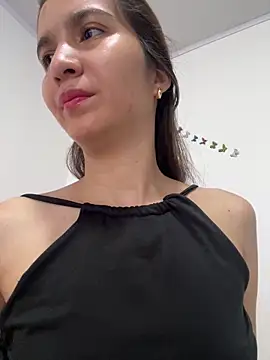 Bella still online show from 5, 4, 2026