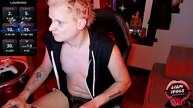 Snapshot of LiamIdols chatting on 13, 10, 2025 LiamIdols online show from 13, 10, 2025