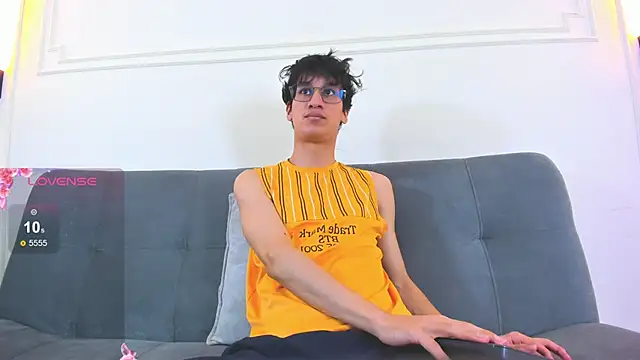 Snapshot of Cum_hunters chatting on 19, 5, 2026 Cum hunters online show from 19, 5, 2026