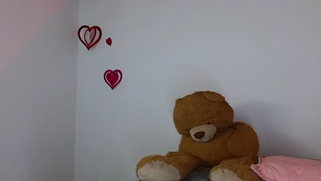 lucie petite online show from 16, 3, 2025