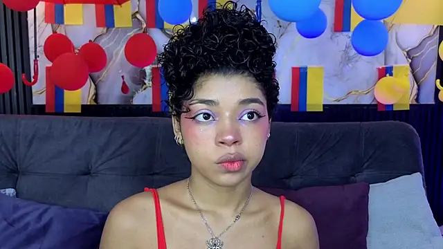 Snapshot of lucie_petite chatting on 5, 7, 2026 lucie petite online show from 5, 7, 2026