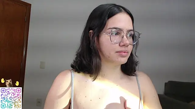 Snapshot of crystalll_room chatting on 15, 6, 2026 crystalll room online show from 15, 6, 2026