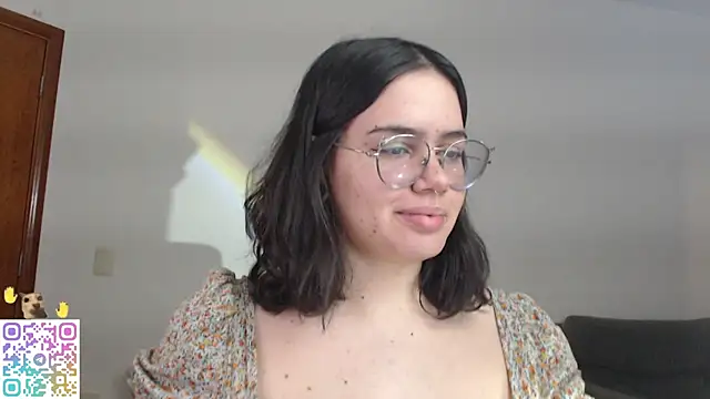 Snapshot of crystalll_room chatting on 6, 7, 2026 crystalll room online show from 6, 7, 2026