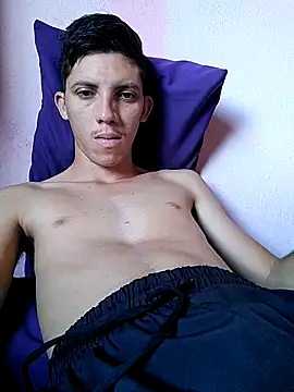 Snapshot of welitonzz28 chatting on 24, 4, 2026 welitonzz28 online show from 24, 4, 2026
