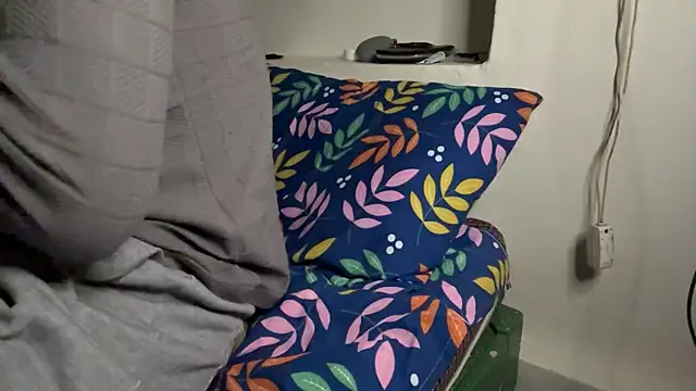 Snapshot of hot_hunk_boy chatting on 17, 12, 2025 hot hunk boy online show from 17, 12, 2025