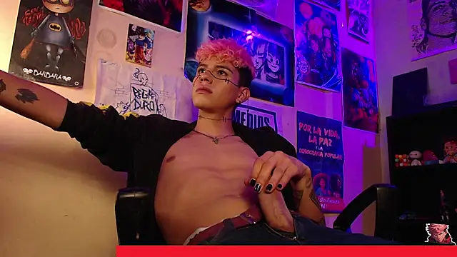 Snapshot of Mickey_Magic chatting on 16, 11, 2025 Mickey Magic online show from 16, 11, 2025