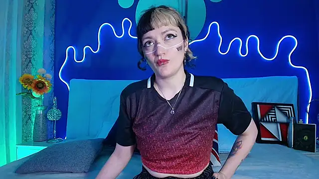 Snapshot of JeanneSabatier chatting on 8, 5, 2026 JeanneSabatier online show from 8, 5, 2026