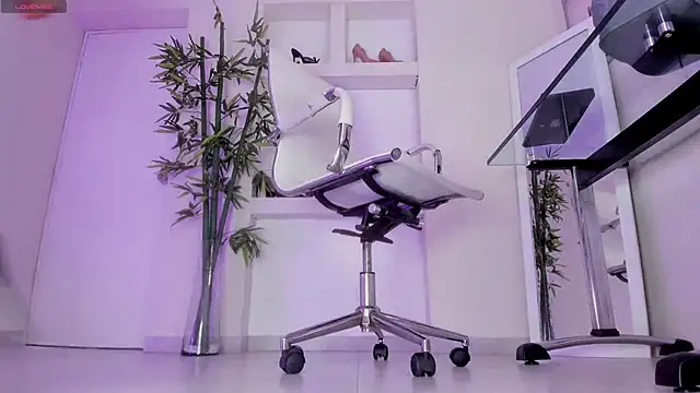 hannah howeell   online show from 2, 2, 2026