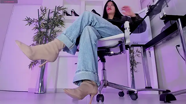 hannah howeell   online show from 4, 3, 2026