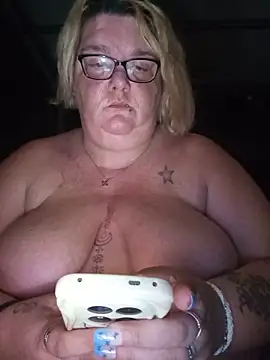 Snapshot of diosacurvy1984 chatting on 19, 6, 2026 diosacurvy1984 online show from 19, 6, 2026