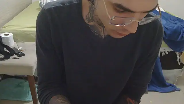 Snapshot of smokingink chatting on 4, 7, 2026 smokingink online show from 4, 7, 2026