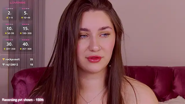 Snapshot of KiraBarlows chatting on 6, 11, 2025 KiraBarlows online show from 6, 11, 2025