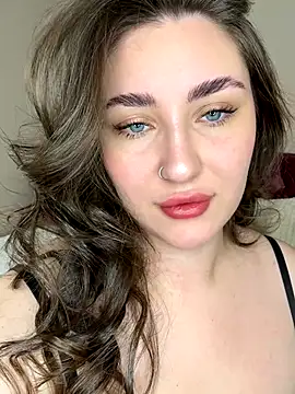 Snapshot of KiraBarlows chatting on 18, 11, 2025 KiraBarlows online show from 18, 11, 2025