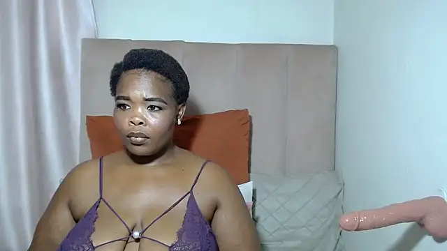 Snapshot of Hazel-nutt chatting on 12, 2, 2025 Hazel-nutt online show from 12, 2, 2025