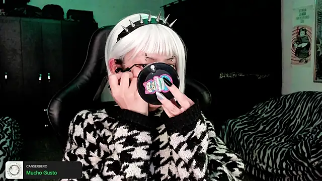 Snapshot of roxy_toxic chatting on 10, 1, 2026 roxy toxic online show from 10, 1, 2026