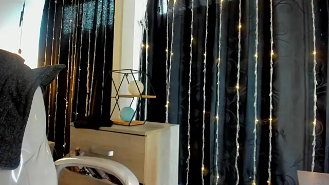 Nicole Foxx  online show from 12, 3, 2025