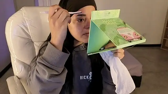 Nicole Foxx  online show from 7, 10, 2025