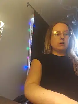 TattedMamaXOXO online show from 4, 2, 2025