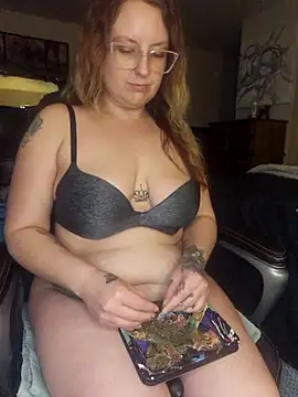 TattedMamaXOXO online show from 24, 2, 2025