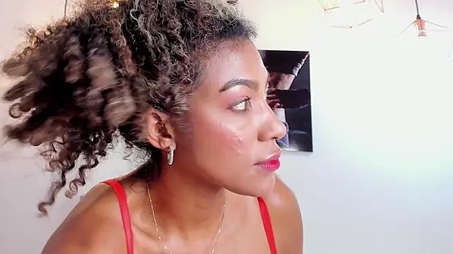 Snapshot of hailey_thompsonX chatting on 6, 2, 2025 hailey thompsonX online show from 6, 2, 2025