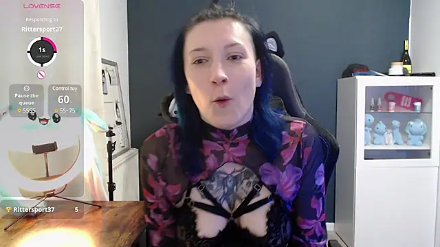 LiaPiaculum online show from 3, 2, 2025