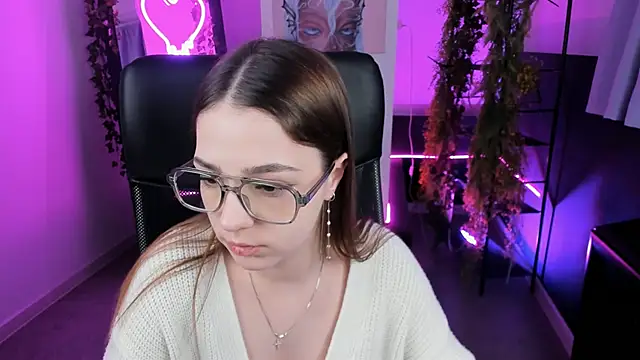 PamBeesly online show from 8, 2, 2025