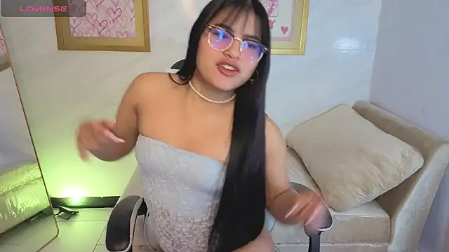 Snapshot of Paulette_v chatting on 7, 3, 2026 Paulette v online show from 7, 3, 2026
